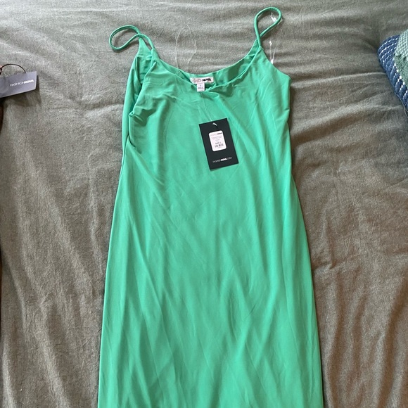 Fashionnova NEW with tags! Double lined green midi dress - Picture 2 of 3